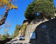 23 Da qui parte la Via del Rione